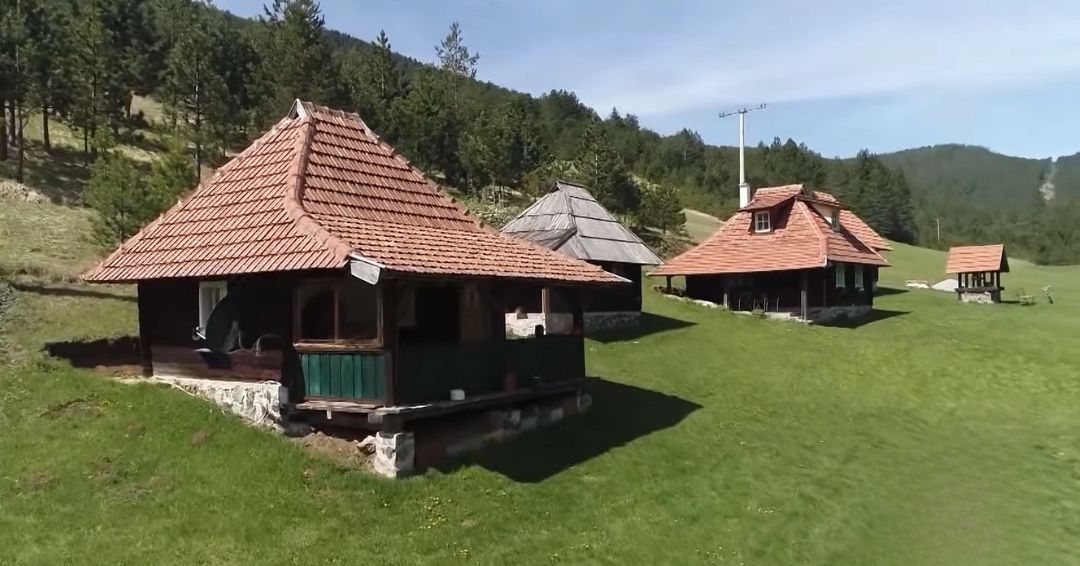 Zapadna Srbija nudi širok spektar etno sela koja bilo koji posetilac ne sme propustiti.